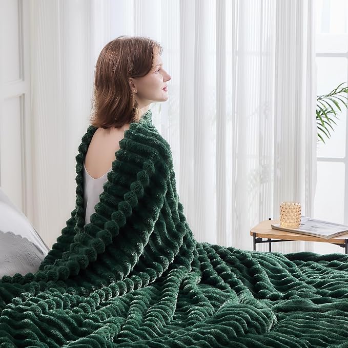 NEWCOSPLAY Fleece Ribbed Cozy Twin Blanket for Couch, Dark Green, 60"x80" | Premium Silky Flannel Blanket, Soft Lightweight Fluffy Throw Blanket for Bed Sofa Decor, Gift for All Season Use