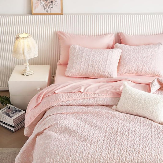 Wake In Cloud - Floral Quilt Set, Coquette Cottagecore Shabby Chic Flower Pattern for Women Teen Girls, Reversible Lightweight Bedspread Coverlet, 3 Pieces, Light Pink, Queen/Full Size