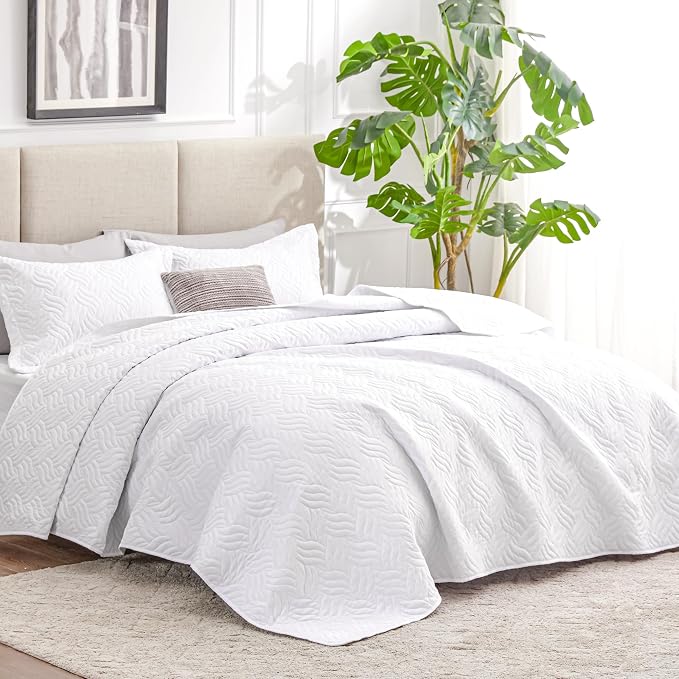Love's cabin Twin Quilt Set White Bedspreads - Soft Bed Summer Lightweight Bedspread Comforter - Modern Style Wave Pattern Coverlet for All Season - 2 Pieces (1 Quilt, 1 Pillow Sham)