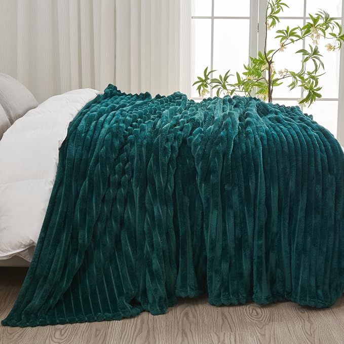NEWCOSPLAY Fleece Ribbed Cozy King Blanket for Couch, Dark Teal, 90"x110" | Premium Silky Flannel Blanket, Soft Lightweight Fluffy Throw Blanket for Bed Sofa Decor, Gift for All Season Use