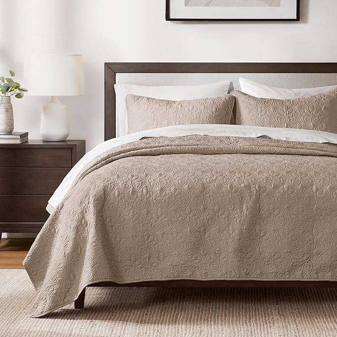 Madison Park Luxurious Cotton Damask Quilt Set, 2PC Twin/Twin XL Bed Set | All Season, Lightweight Stitching Coverlet Bedspread Bedding Stitching with Shams, Khaki