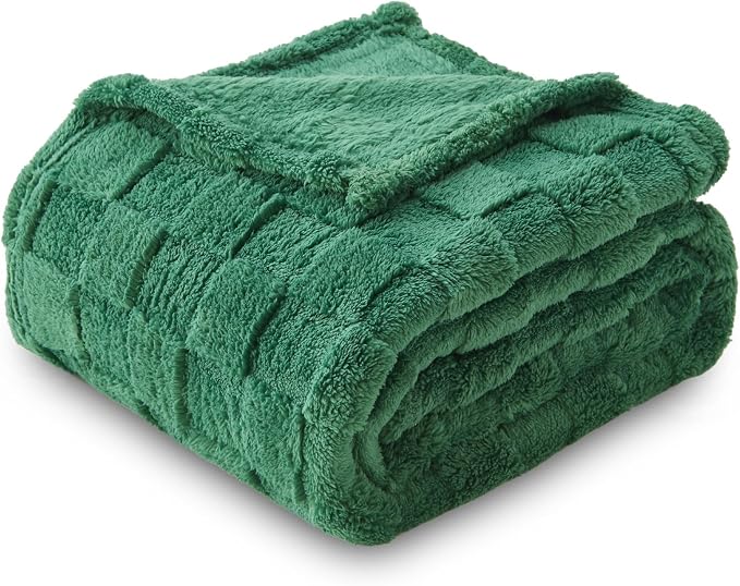 NEWCOSPLAY 3D Checkered Flannel Queen Blanket, Dark Green, 90"x90" | Super Soft Cute Lightweight Decorative Premium Silky Fleece Blanket for Couch Sofa Bed, Gift for Women Men, All Season Use