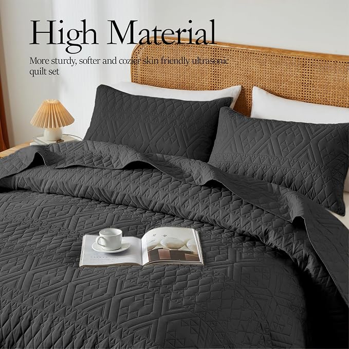 akkialla King/Cal King Size Quilt Bedding Set,Black Lightweight Microfiber Soft Bedspread,Modern Style Geometric Pattern Coverlet Set for All Seasons,3 Piece(1 Quilt,2 Pillow Shams)