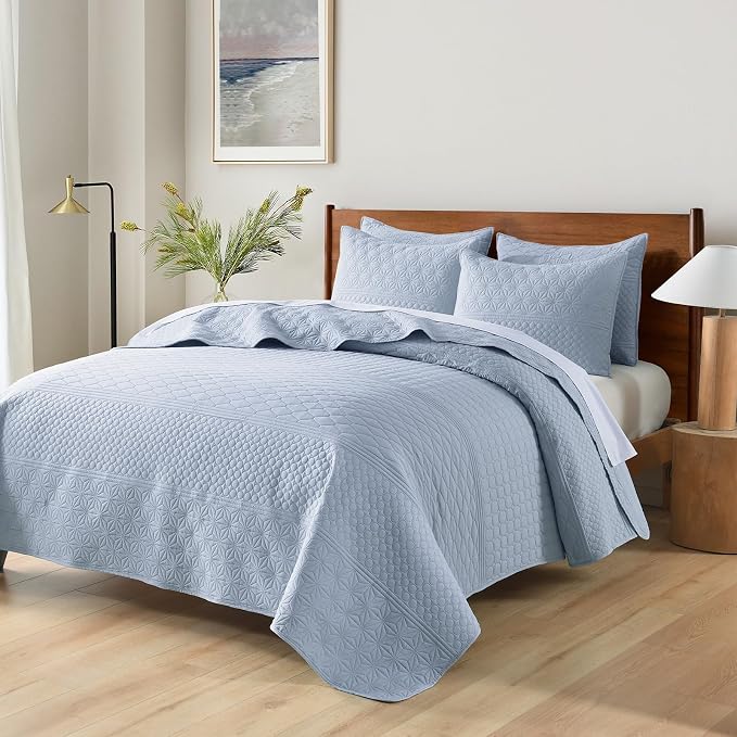 HORIMOTE HOME Light Blue King Size Quilt Set - Soft Microfiber Bedspread with 2 Shams, Lightweight & All-Season Geometric Coverlet for Cozy Bedding