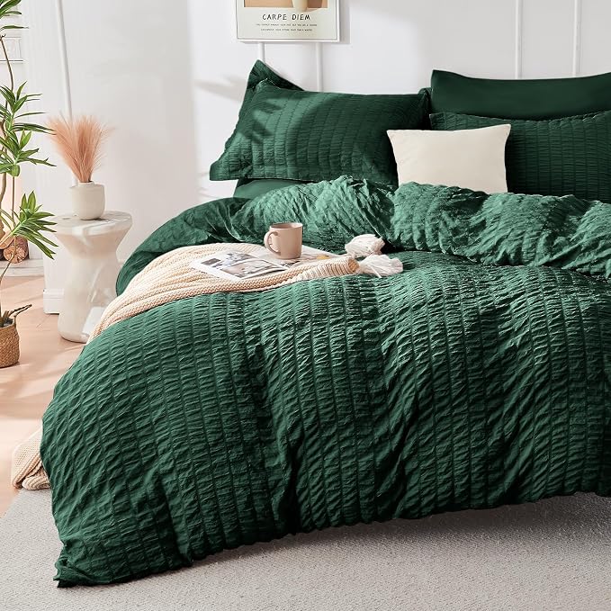 HYMOKEGE Emerald Green Oversized Queen Comforter Set Seersucker 7 Pieces, All Season Luxury Bed in a Bag for Bedroom, Bedding Set with Comforter, Sheets, Pillowcases & Shams