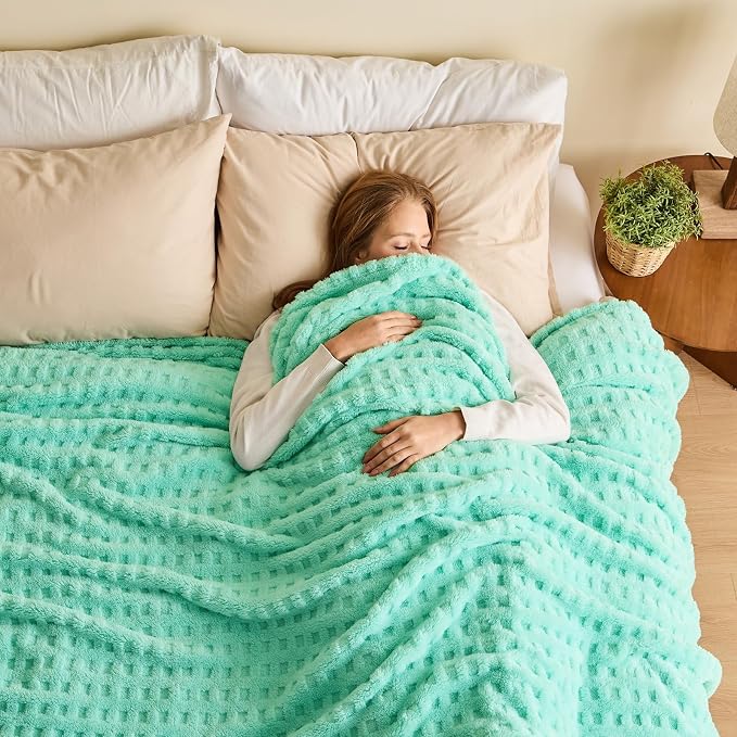 NEWCOSPLAY 3D Waffle Checkered Flannel King Blanket, Aqua, 90"x110" | Super Soft Cute Lightweight Decorative Premium Silky Fleece Blanket for Couch Sofa Bed, Gift for Women Men, All Season Use