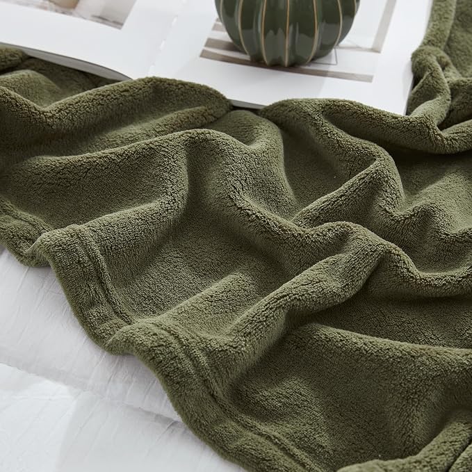 Hansleep Full Moss Green Fleece Blanket, Soft Flannel Bed Blanket | Fuzzy Cozy Blanket 84x90 Inches, Multi-use for Bed, Sofa, Couch, Travel, Camping, All Season Warm Lightweight Cover