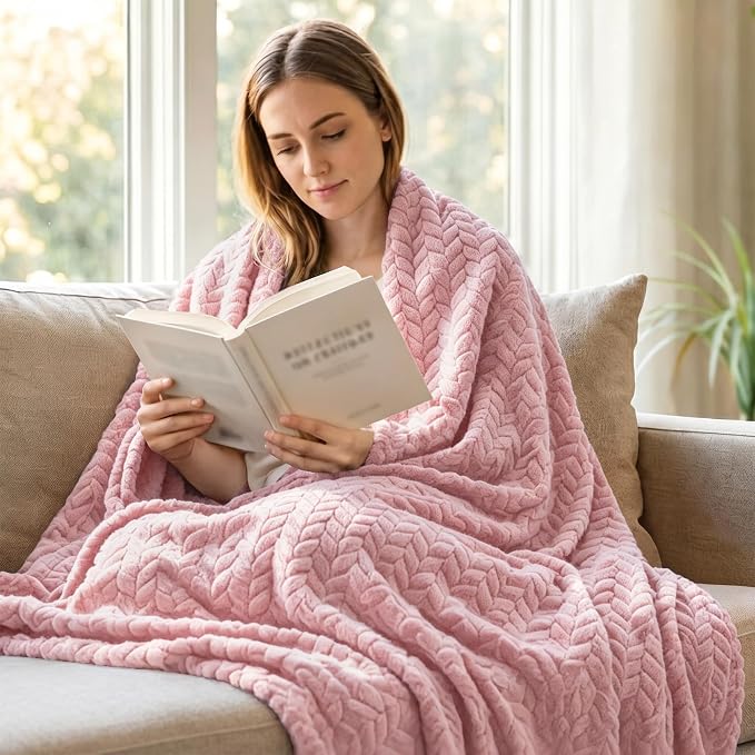 Exclusivo Mezcla Soft Fleece Bed Blanket King Size, 90”x104”, Pink | Cozy Fluffy Lightweight Blankets for Summer, Decorative Plush Flannel Throws for Living Room, Bedroom with Leaves Pattern