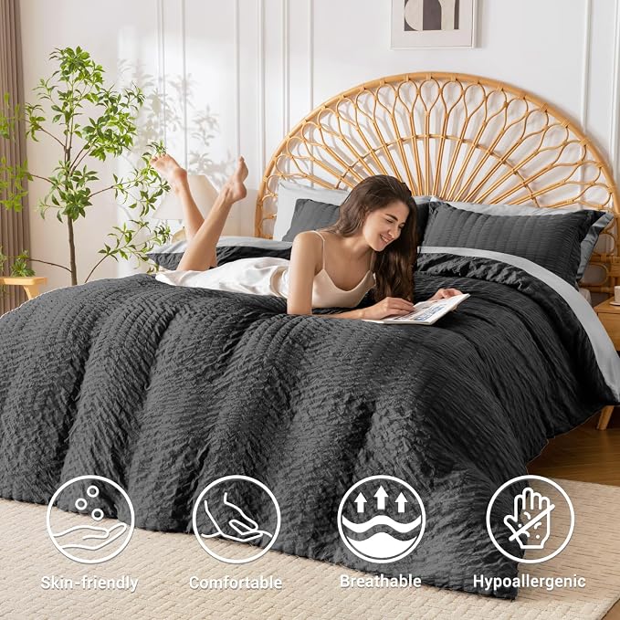 HYMOKEGE Dark Grey/Light Grey Duvet Cover Queen Size, Ultra Soft 3-Piece Seersucker Duvet Cover Set with Zipper Closure, Soft Brushed Microfiber Bedding Set with 8 Corner Ties (90"x90", 2 Pillowshams)