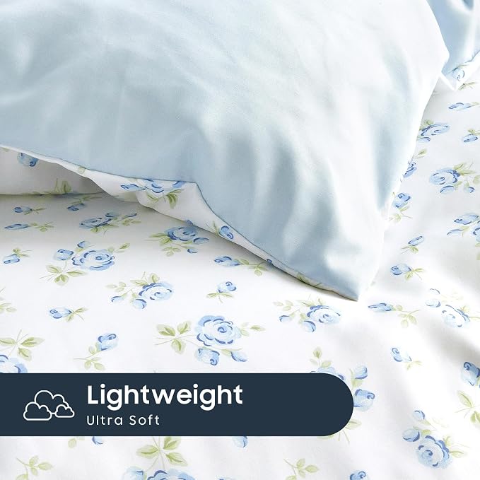 Wake In Cloud - Floral Comforter Set, Coquette Cottagecore Aesthetic Flower Shabby Chic Pattern for Women Teen Girls, Soft Lightweight Bedding, 3 Pieces, White Blue, Queen Size