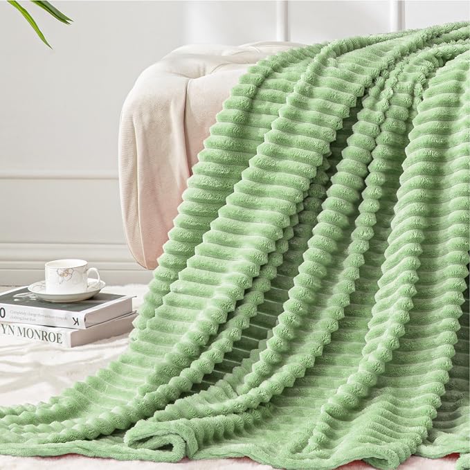 BEDELITE 3D Ribbed Apple Green Fleece Throw Blanket for Couch, 50x60 Inch | Soft Warm Decorative Fluffy Blanket, Cozy Plush Lightweight Fuzzy Throw Blanket for Bed Sofa Home Room Decor, Gift for Women