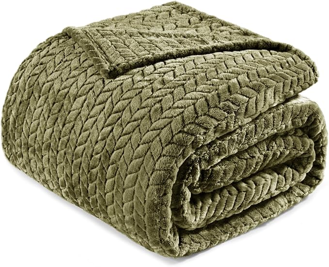 Exclusivo Mezcla Soft Fleece Bed Blanket Twin Size, 60”x80”, Olive Green | Cozy Fluffy Lightweight Blankets for Summer, Decorative Plush Flannel Throws for Living Room, Bedroom with Leaves Pattern