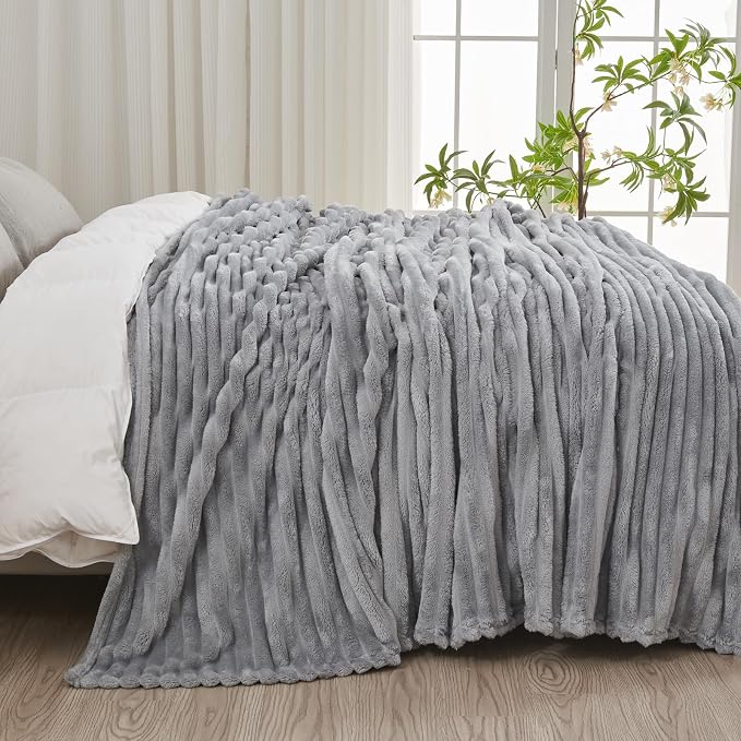 NEWCOSPLAY Fleece Ribbed Cozy King Blanket for Couch, Light Grey, 90"x110" | Premium Silky Flannel Blanket, Soft Lightweight Fluffy Throw Blanket for Bed Sofa Decor, Gift for All Season Use