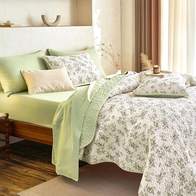 Wake In Cloud - Floral Quilt Set, Shabby Chic Coquette Cottagecore Vintage Flower for Women Teen Girls, Reversible Lightweight Bedspread Coverlet, 3 Pieces, Sage Green, Queen/Full Size