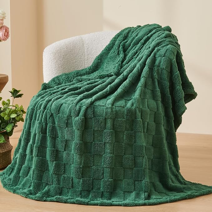 NEWCOSPLAY 3D Checkered Flannel Queen Blanket, Dark Green, 90"x90" | Super Soft Cute Lightweight Decorative Premium Silky Fleece Blanket for Couch Sofa Bed, Gift for Women Men, All Season Use