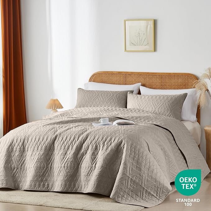 akkialla King/Cal King Quilt Set, Taupe Lightweight Microfiber Bedspread Coverlet, Boho Geometric Pattern, Soft All-Season Bedding, 3-Piece (1 Quilt, 2 Pillow Shams)