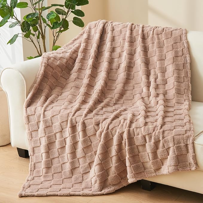 NEWCOSPLAY 3D Checkered Flannel Throw Blanket, Taupe Checkered, 50"x70" | Super Soft Cute Lightweight Decorative Premium Silky Fleece Blanket for Couch Sofa Bed, Gift for Women Men, All Season Use