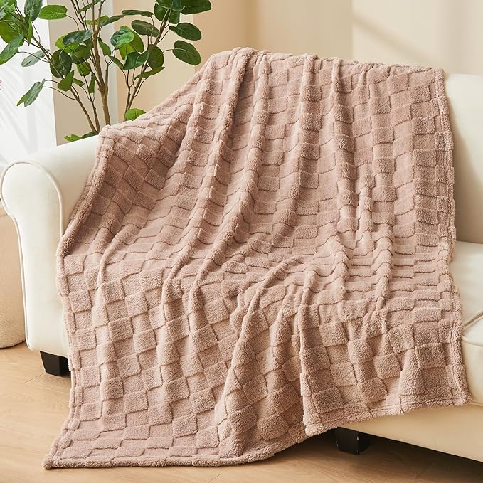 NEWCOSPLAY 3D Checkered Flannel Twin Blanket, Taupe Checkered, 60"x80" | Super Soft Cute Lightweight Decorative Premium Silky Fleece Blanket for Couch Sofa Bed, Gift for Women Men, All Season Use