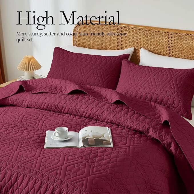 akkialla King/Cal King Quilt Set, Burgundy Lightweight Microfiber Bedspread Coverlet, Boho Geometric Pattern, Soft All-Season Bedding, 3-Piece (1 Quilt, 2 Pillow Shams)