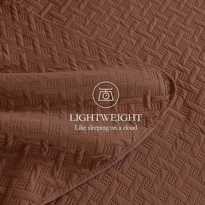 FLYMME King/Cal King Size Quilt Bedding Set, Brown Lightweight Microfiber Bedspread, Modern Geometric Weave Stripe Pattern, Soft Summer & All-Season Bed Coverlet, Includes 1 Quilt & 2 Shams