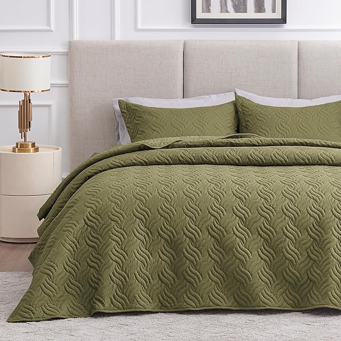 Love's cabin California King Size Quilt Bedding Set Olive Green Bedspread - Cal King Summer Lightweight Bedspread Comforter - Wave Pattern Coverlet for All Season - 3 Pieces (1 Quilt, 2 Pillow Shams)