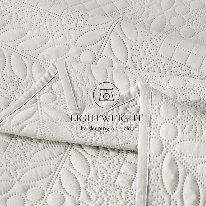 FLYMME Full Queen Quilt Bedding Set,Lightweight Beige White Bedspreads,Vintage Olive Leaf Design,Ultra Soft Microfiber Bed Coverlet 3 Pieces for All-Season (1 Quilt,2 Shams)