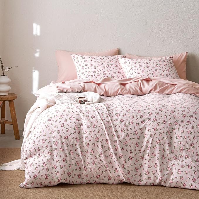 Wake In Cloud - Floral Comforter Set, Coquette Cottagecore Aesthetic Flower Shabby Chic Pattern for Women Teen Girls, Soft Lightweight Bedding, 3 Pieces, Pink, King Size