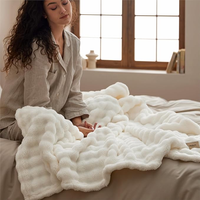 Bedsure 3D Fleece Bubble Blanket for Couch - GentleSoft White Throw Blanket for Sofa Bed Room Decor - Luxury Soft Cozy Gifts for Women, Lightweight, All Seasons, Off White, 50"×70"