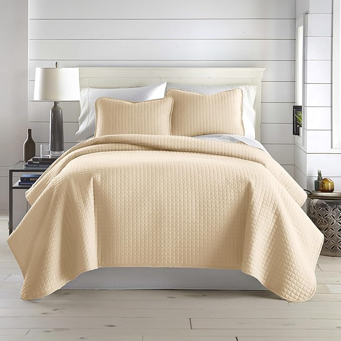 Southshore Fine Living, Inc. Oversized King Quilt Bedding Set, Hotel Quilts, Easy Care Pet Hair Resistant Bedding Sets, California King Size Coverlet Bedspread Set, Beige Quilt w/2 Shams, Soft Sand