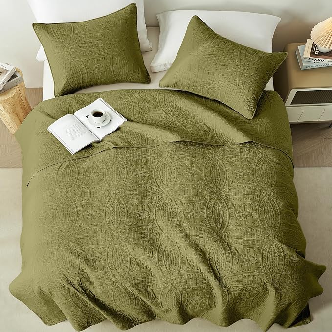 akkialla 118"x106" Olive Green California King Quilt Set, Oversized Floor-Length Bedspread, Modern Coin Pattern Microfiber Coverlet, 3-Piece All Season Bedding with 2 Pillow Shams