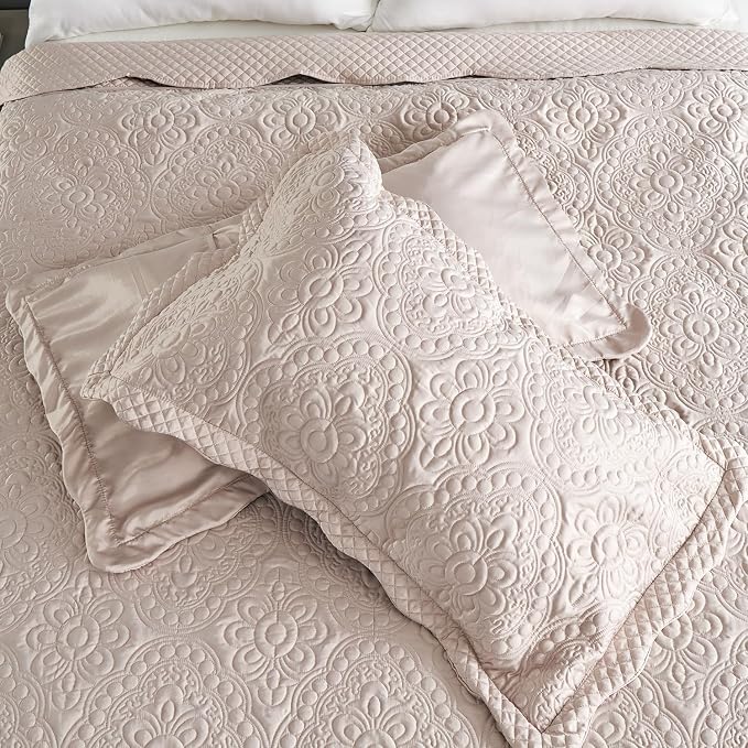 Cmfshape Floral Embroidery Quilt Set,3 Pieces King Quilt Bedding Set,Lightweight Soft Quilt Set for All Seasons,Reversible Bedspread Coverlet(Champagne,106"x96")