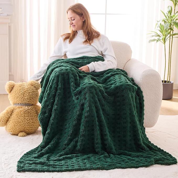 NEWCOSPLAY 3D Waffle Checkered Flannel Throw Blanket, Dark Green, 50"x70" | Super Soft Cute Lightweight Decorative Premium Silky Fleece Blanket for Couch Sofa Bed, Gift for Women Men, All Season Use