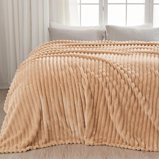 NEWCOSPLAY Fleece Ribbed Cozy King Blanket for Couch, Brown, 90"x110" | Premium Silky Flannel Blanket, Soft Lightweight Fluffy Throw Blanket for Bed Sofa Decor, Gift for All Season Use