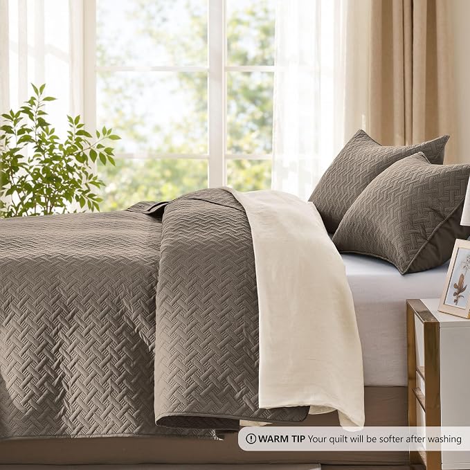 FLYMME Quilts King Size,Lightweight Mocha Brown Bedspreads,Basket Weave Pattern,Ultra Soft Microfiber Bed Coverlet 3 Pieces for All-Seasons (1 Quilt,2 Pillow Shams)