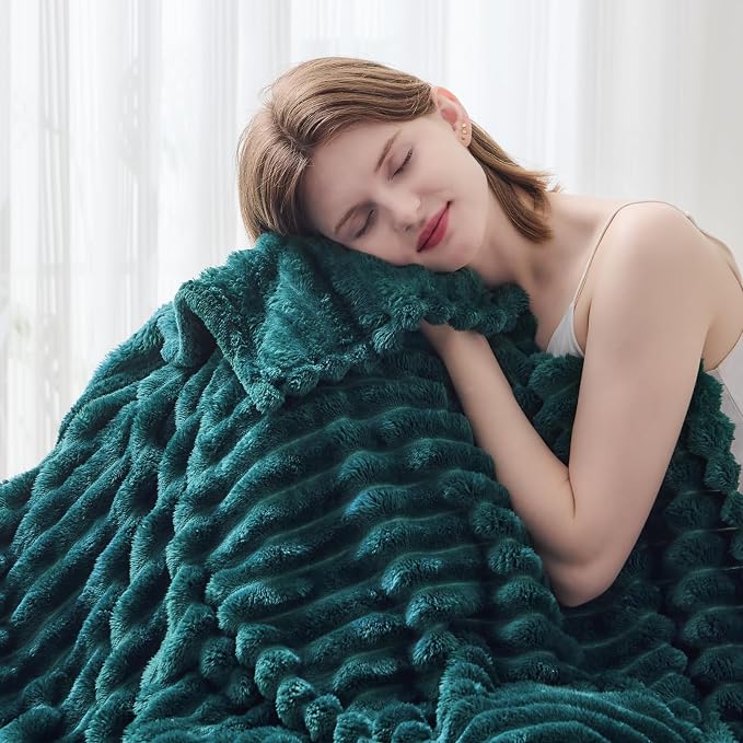 NEWCOSPLAY Fleece Ribbed Cozy King Blanket for Couch, Dark Teal, 90"x110" | Premium Silky Flannel Blanket, Soft Lightweight Fluffy Throw Blanket for Bed Sofa Decor, Gift for All Season Use