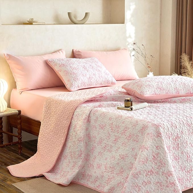 Wake In Cloud - Floral Quilt Set, Shabby Chic Coquette Cottagecore Vintage Flower for Women Teen Girls, Reversible Lightweight Bedspread Coverlet, 3 Pieces, Pink, Queen/Full Size