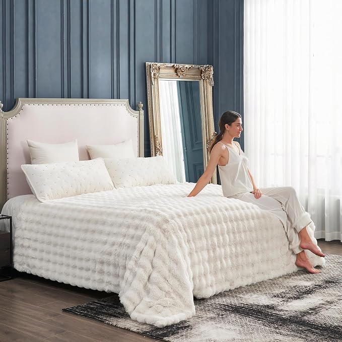 Cozy Bliss Faux Fur Throw Blanket for Bed King Size, Fuzzy Soft Plush Thick Bubble Blanket for Sofa Bedroom Living Room, 108 * 90 Inches Cream White