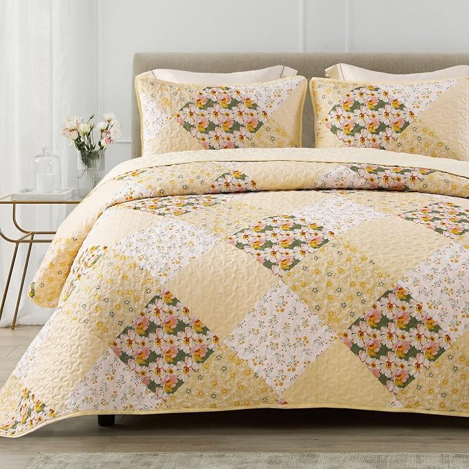 Exclusivo Mezcla Reversible Boho California King Quilt, Yellow | Lightweight Soft Bedspreads, All Season Patchwork Coverlet Bedding Set, Printed Floral Pattern, 1 Quilt and 2 Pillow Shams