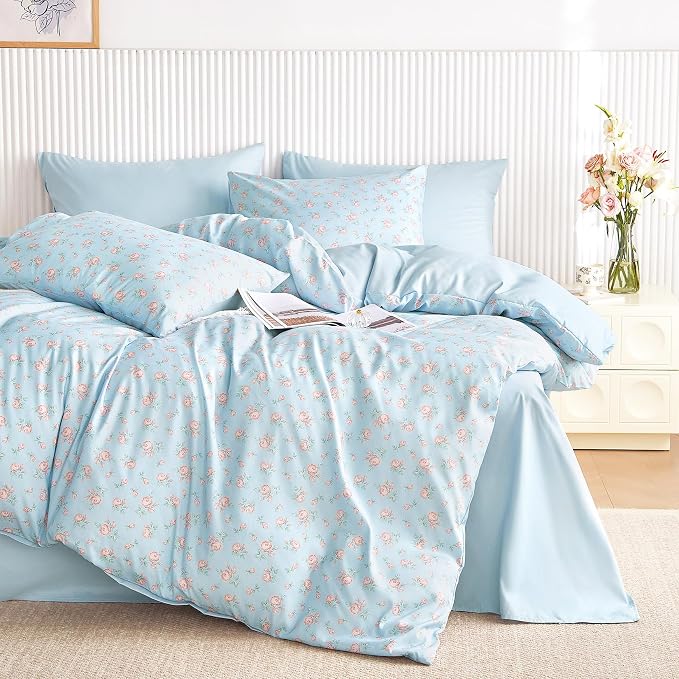 Wake In Cloud - Floral Comforter Set, Coquette Cottagecore Aesthetic Flower Shabby Chic Pattern for Women Teen Girls, Soft Lightweight Bedding, 3 Pieces, Blue Pink, King Size