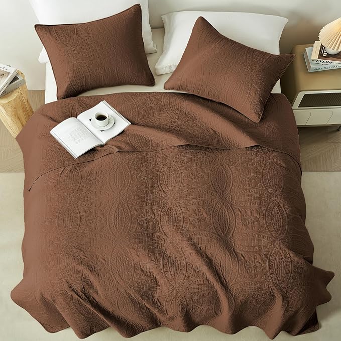 akkialla King/Cal King Quilt Bedding Set,Brown Ultrasonic Quilt Set,Lightweight Soft Bedspread Coverlet,Modern Style Coin Pattern Bed Cover for All Seasons,3 Piece(1 Quilt,2 Pillow Shams)