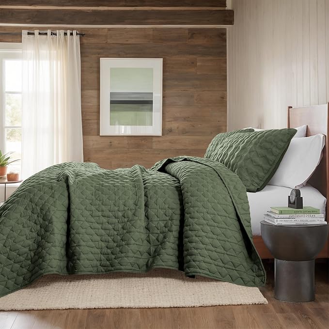 WDCOZY Olive Green Twin Size Quilt Bedding Set with 1 Pillow Sham, Lightweight Soft Bedspread Coverlet, Thin Comforter Bed Cover for All Season, 2 Pieces, 68x90 inches