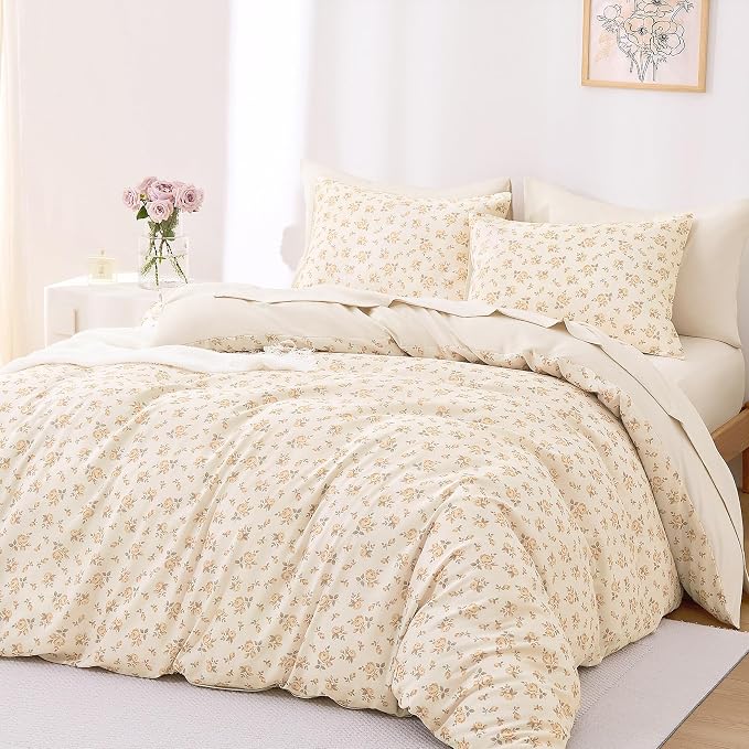 Wake In Cloud - Floral Comforter Set, Coquette Cottagecore Aesthetic Flower Shabby Chic Pattern for Women Teen Girls, Soft Lightweight Bedding, 3 Pieces, Apricot Beige, Queen Size