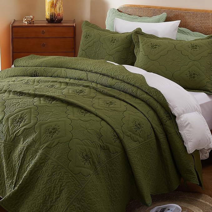 Cmfshape Floral Embroidery Quilt Set,3 Pieces Queen Quilt Bedding Set,Classic Diamond Pattern Quilts,Ultra Soft Lightweight Reversible Bedspread Coverlets for All Season(Olive Green,90"x90")