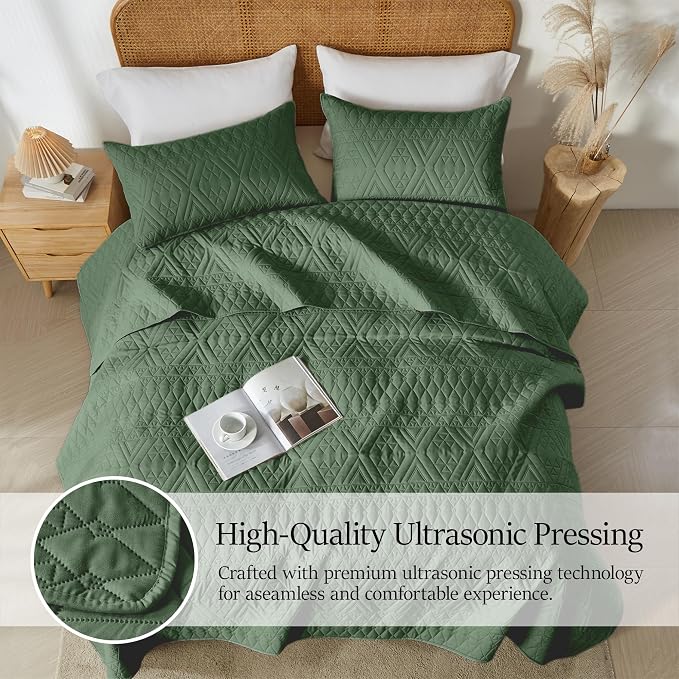 akkialla King/Cal King Size Quilt Bedding Set,Green Lightweight Microfiber Soft Bedspread,Modern Style Geometric Pattern Coverlet Set for All Seasons,3 Piece(1 Quilt,2 Pillow Shams)