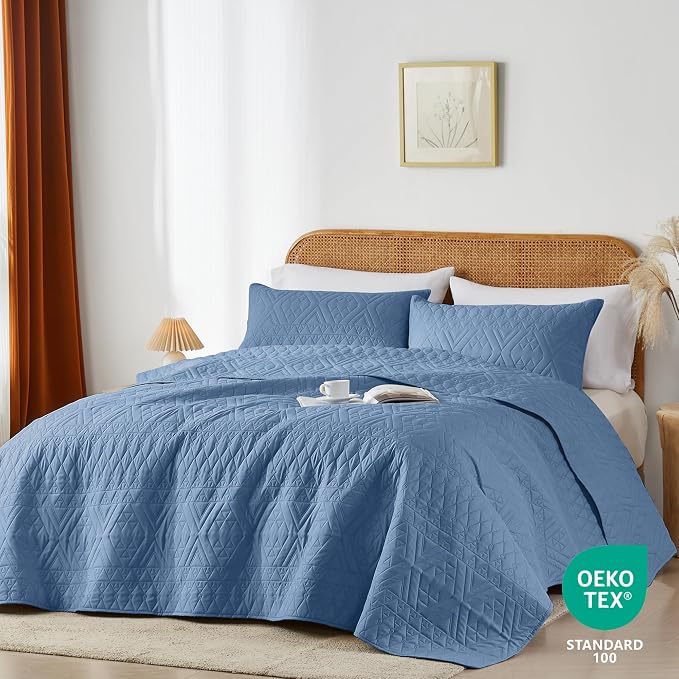 Akkialla King/Cal King Quilt Set, Boho Style in a Solid Color, Bluish Grey Lightweight Microfiber Bedspread, Soft and Breathable Coverlet for All Seasons, 3-Piece Bedding Set (1 Quilt, 2 Pillow Shams)