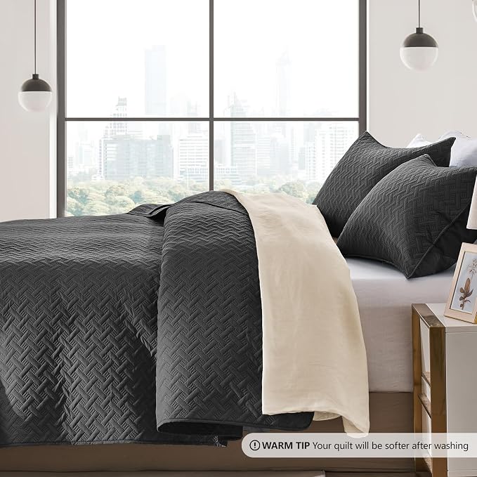 FLYMME King Size Quilt Bedding Set Black Lightweight Bedspreads Set,Modern Style Geometric Weave Stripe Pattern,Soft Microfiber Bed Coverlet 3 Pieces (1 Quilt, 2 Shams)