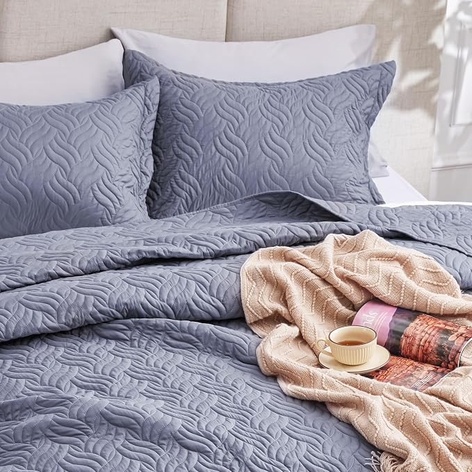 Love's cabin Quilts for Full Bed Bluish Grey Bedspreads Bedding Set - Lightweight Bedspread Comforter - Wave Pattern Bedding Coverlet for All Season - 3 Pieces (1 Quilt, 2 Pillow Shams)