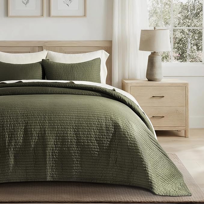 EVERGRACEHOME Cotton Sateen Quilt Set, Oversized Cal King, Olive Green | 100% Cotton, Channel Stitch Coverlet Bedspread, Pre-Washed Lightweight Soft Bedding Set for All Season, 3 Piece, with 2 Shams