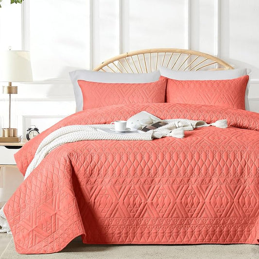 akkialla King/Cal King Size Quilt Bedding Set,Coral Lightweight Microfiber Soft Bedspread,Modern Style Geometric Pattern Coverlet Set for All Seasons,3 Piece(1 Quilt,2 Pillow Shams)