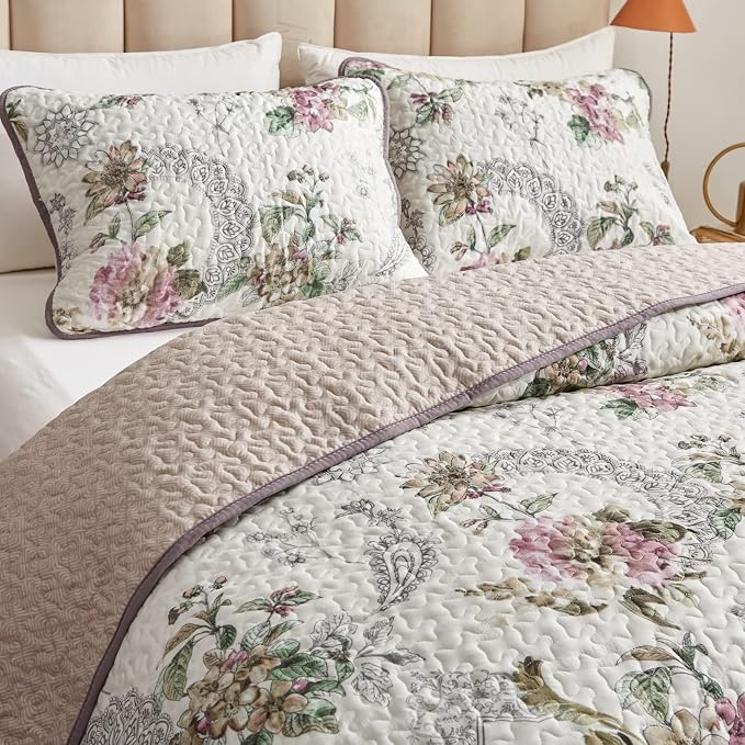 Flysheep 3 Pieces Quilt Set California King Size, Beige Floral Reversible Bedspread Coverlet Set, Soft Microfiber Lightweight Bed Cover for All Season (102" x 114", 1 Quilt+ 2 Pillow Shams)